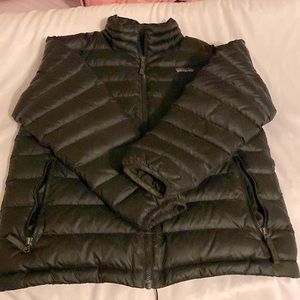 Boys’ Patagonia Down Sweater nano puff jacket Medium (12), Black